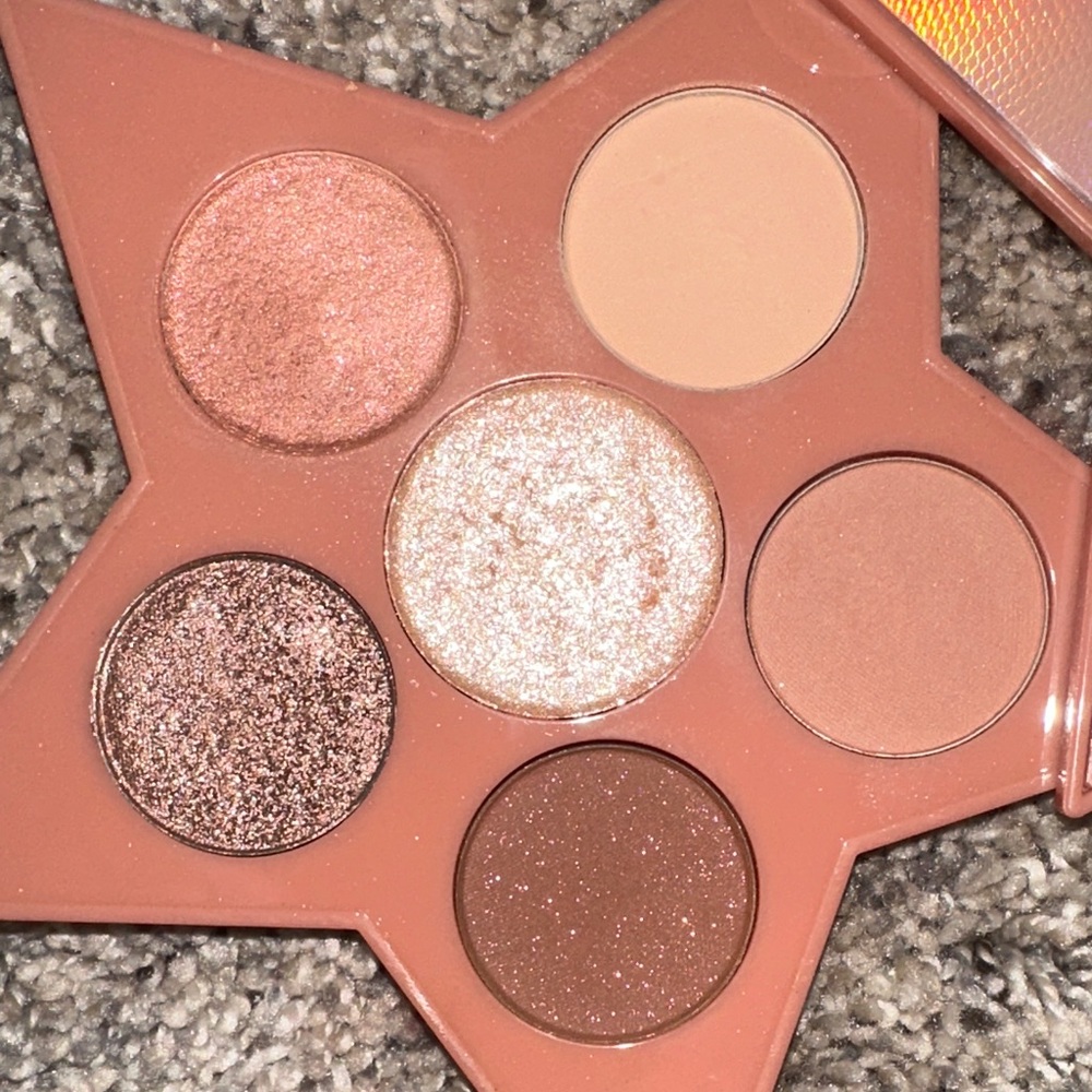 Urban Decay Star-Shaped Neutral Eyeshadow Palette - Picture 4 of 5